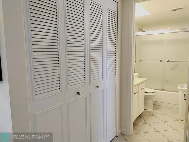 Building Photo - 4502 Martinique Way