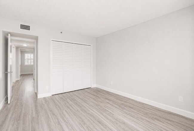 Building Photo - 2900 N Course Dr