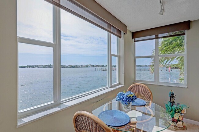 Building Photo - 1820 New Palm Way