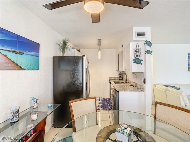 Building Photo - 4625 Bayshore Dr