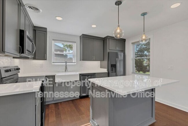 Building Photo - 2601 Oakwood Ave
