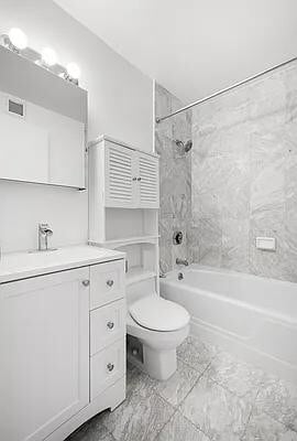 Building Photo - 275 Greenwich St