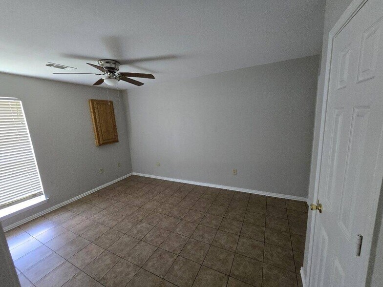Another view of master bedroom - 1185 Greywood Dr