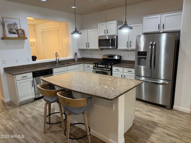 Building Photo - 4022 E Cherry Hills Dr
