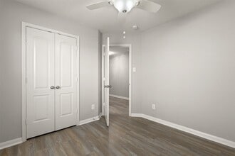 Building Photo - 12201 Seacrest Ln