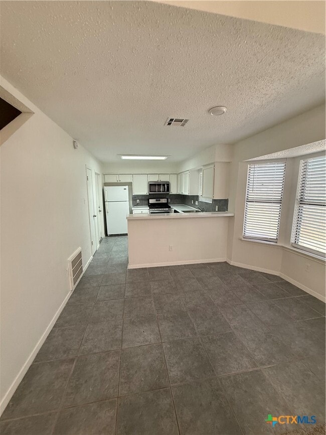 Building Photo - 409 El Secreto St