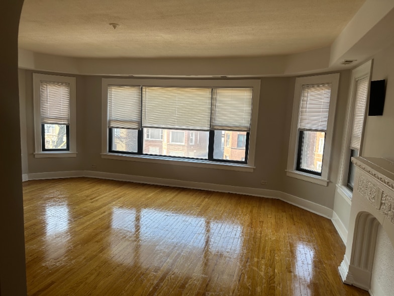 Building Photo - 8009 S Phillips Ave