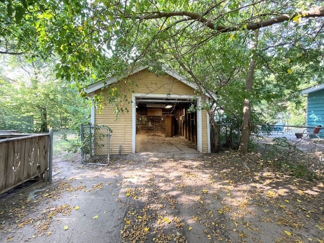 Building Photo - 3 Bed 1.5 Bath