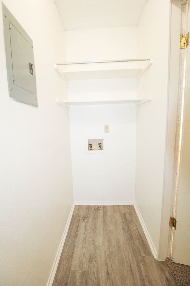 Building Photo - 1327 Julienne Pl