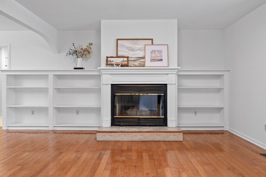Building Photo - 224 N Brent Dr