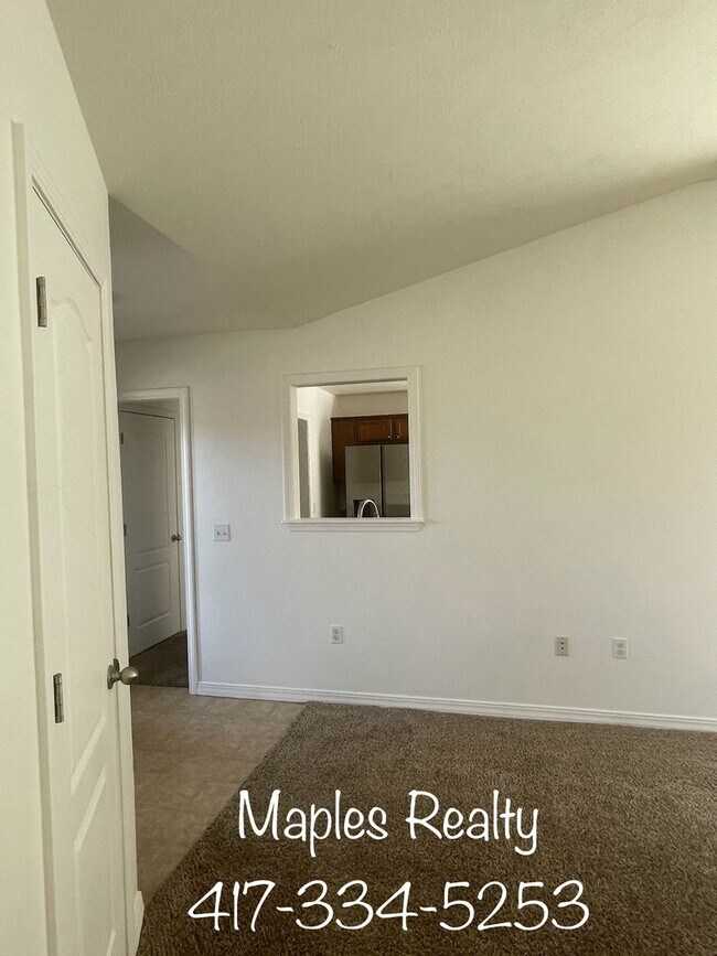 Building Photo - 3 Bedroom, 2 Bath Home for RENT in Hollister, MO