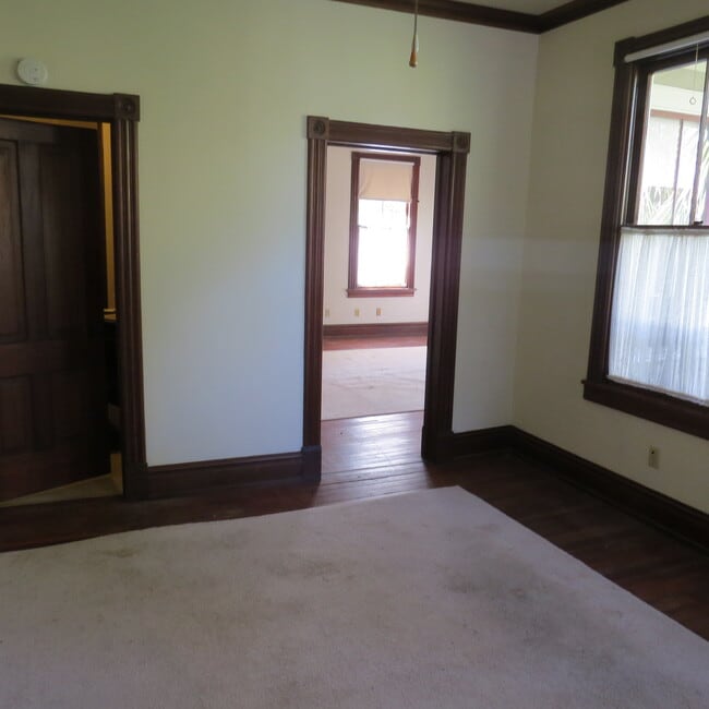 living room looking into bedroom - 711 Union St