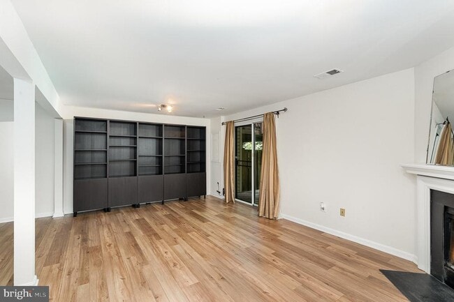 Building Photo - 6580 Lochleigh Ct