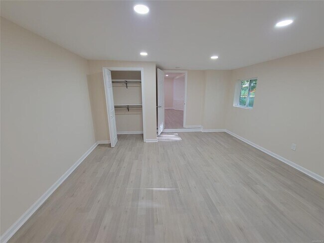 Building Photo - 950 Karen Rd