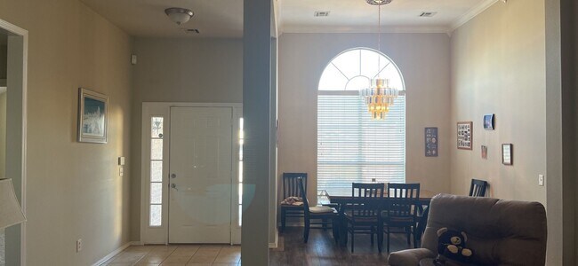 Building Photo - Great location!  3 Bedroom 2 bath