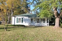 Building Photo - Updated Cozy 2 bedroom House