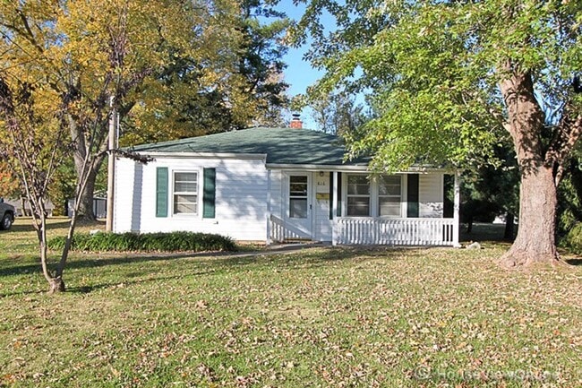Primary Photo - Updated Cozy 2 bedroom House