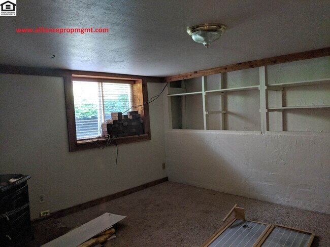 Building Photo - 411S14