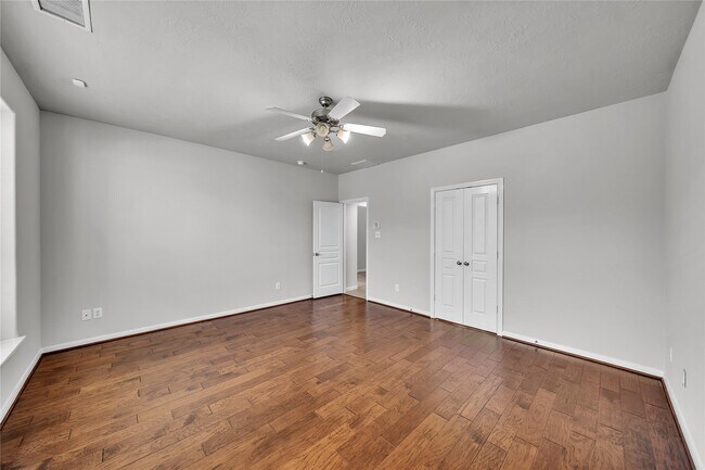 Building Photo - 17426 Memorial Blossom Dr