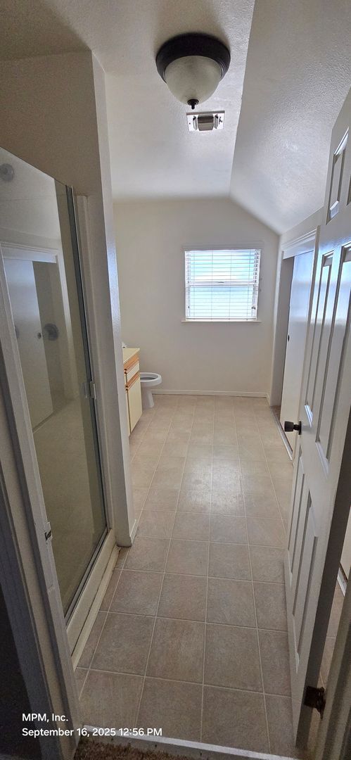 Building Photo - X41 Thomas Court (41,45,49)