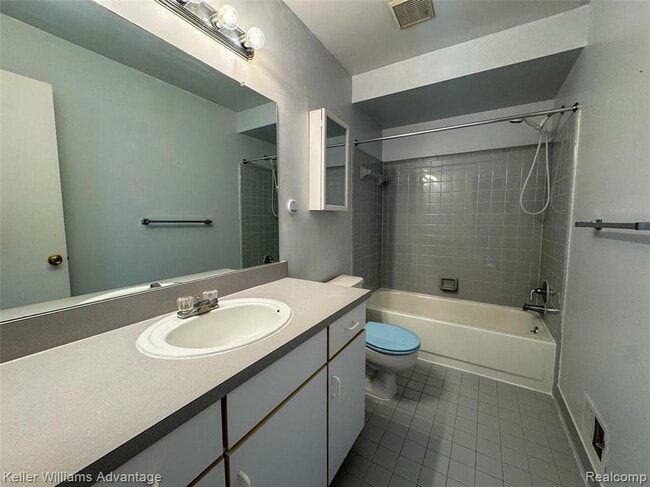 Building Photo - 2867 Woodmont Dr W