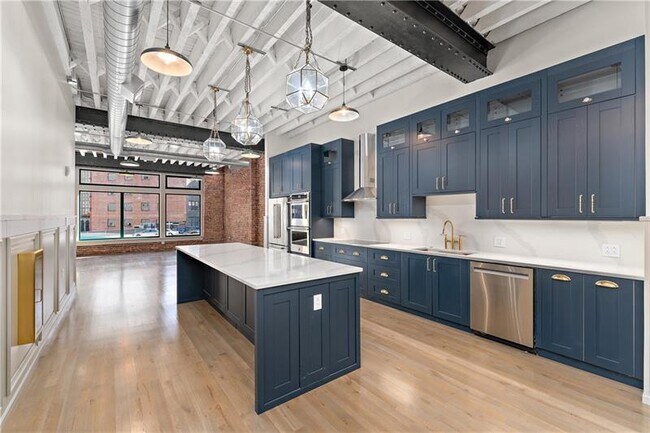 Building Photo - 915 Liberty Ave