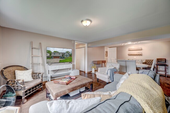 Building Photo - 7215 Larchwood Ln