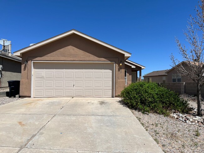 Primary Photo - Cozy 3 Bedroom 2 Bathroom Home In The NW!