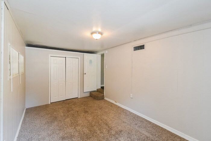 Building Photo - 2844 Myra St