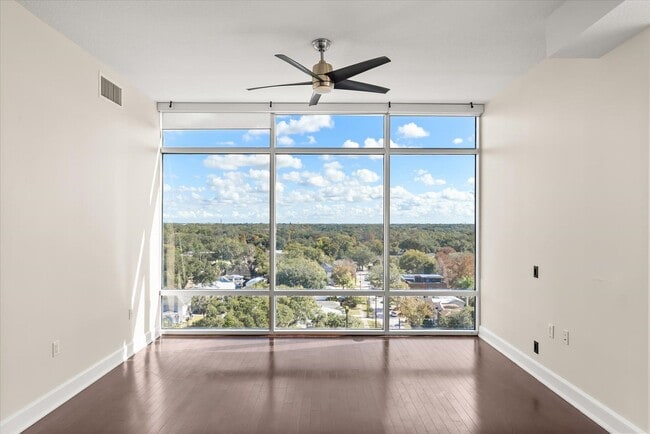 Building Photo - 101 S Eola Dr