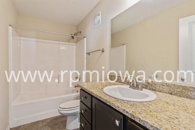 Building Photo - END UNIT! 3 Bedroom Townhome in Waukee School District!