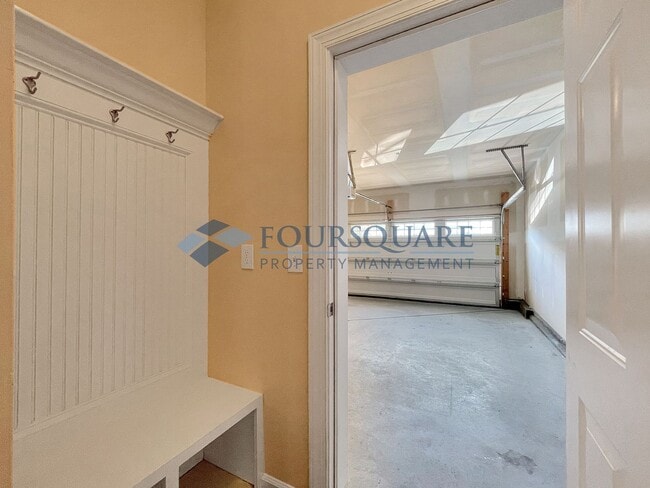 Building Photo - Spacious End-Unit Townhome with 2-Car Garage & Private Patio – Near Beaver Creek & Downtown Apex