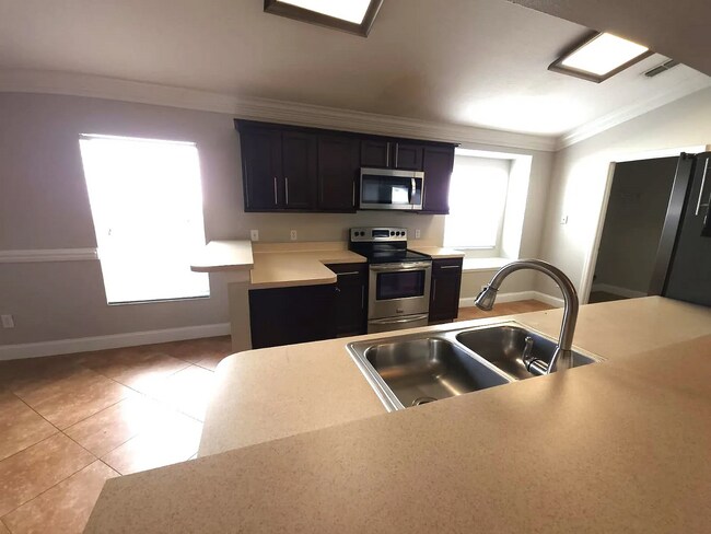 Building Photo - 14635 Keelford Way