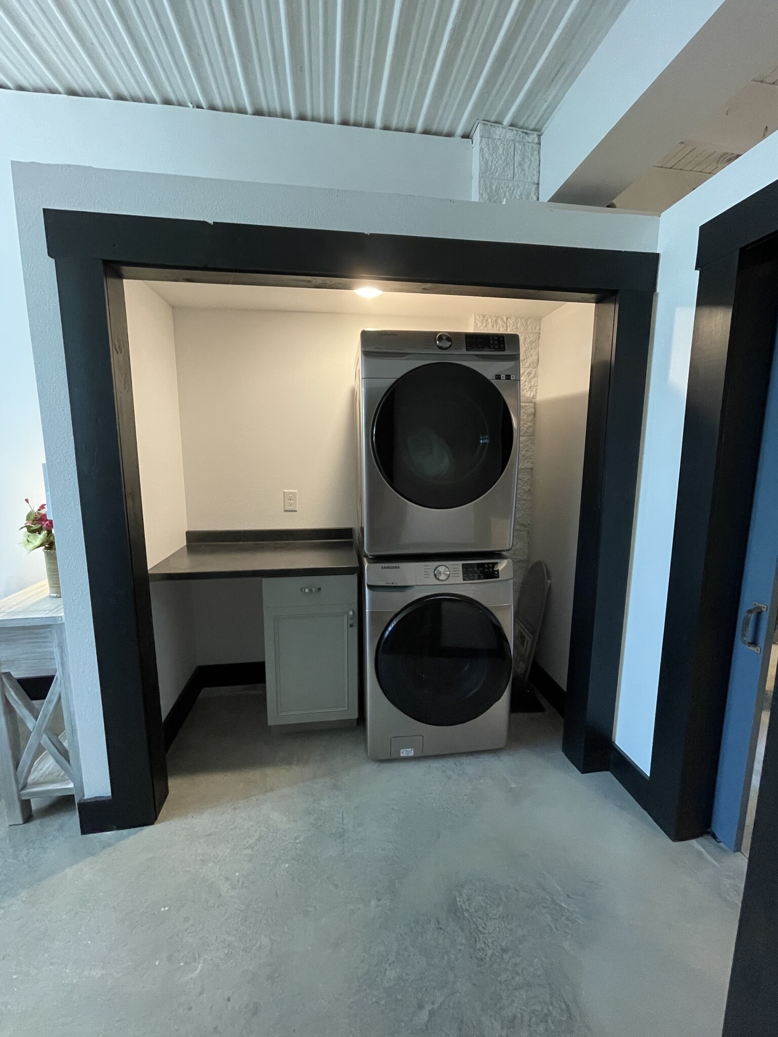 WASHER/DRYER - 475 S Hickory St