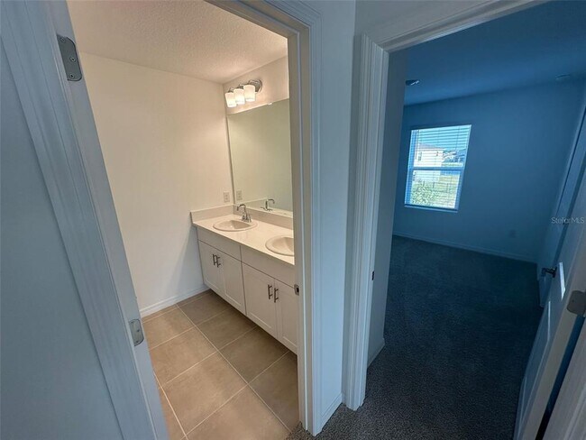 Building Photo - 11228 Fieldstone Dr