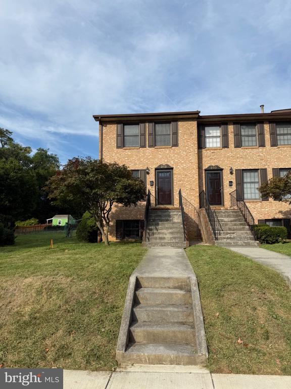 Building Photo - 212 W Whitlock Ave