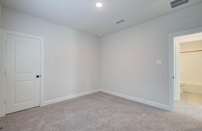Building Photo - 1515 Noble Pk Dr
