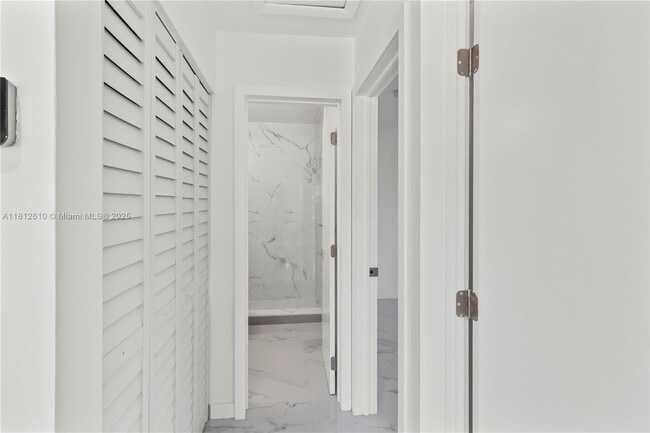 Building Photo - 431 NE 58th Ct