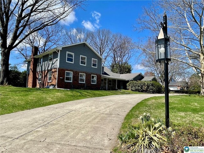 Building Photo - 1331 Armstrong Rd