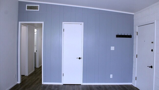 Building Photo - 336 Country Club Cir