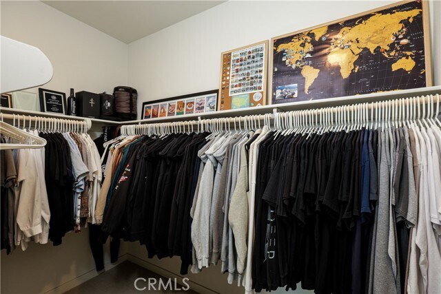 Building Photo - 166 Novel