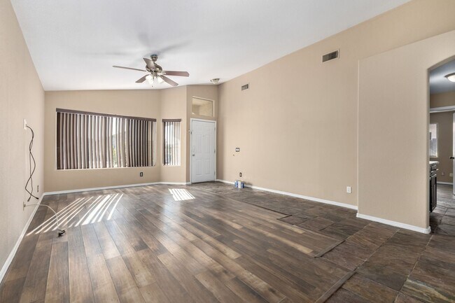 Building Photo - Charming 4-Bedroom Peoria Home with Private Pool – Great Location!