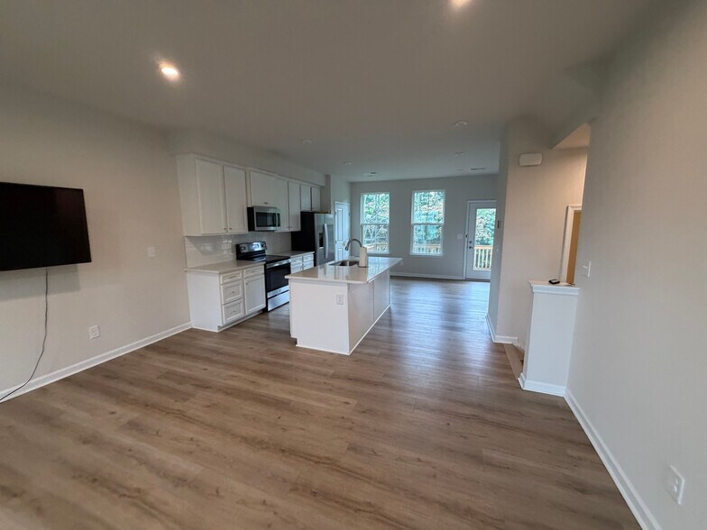 Building Photo - Room in Townhome on Beeler Ln