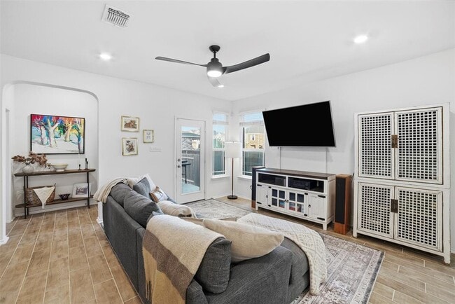 Building Photo - 517 Lady Swiss Ln