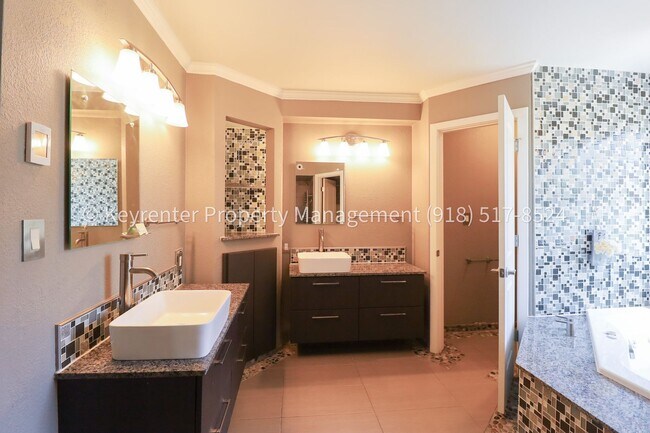 Building Photo - Incredible 4 Bedroom 4 Bath Home in Owasso!!!