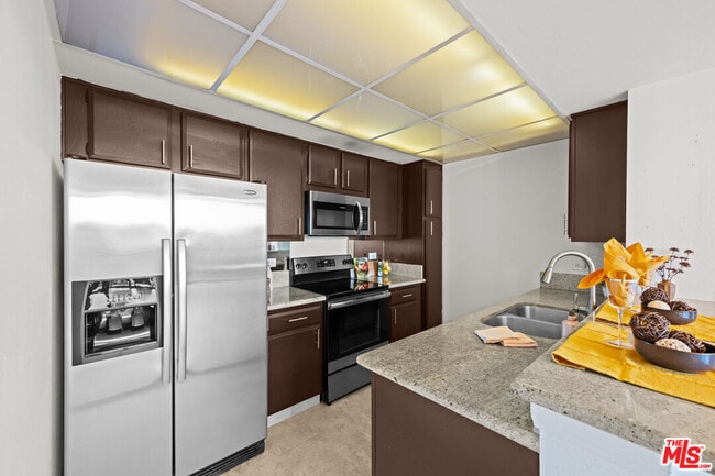 Building Photo - 10535 Wilshire Blvd