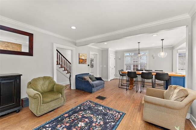 Building Photo - 732 Orchard Terrace