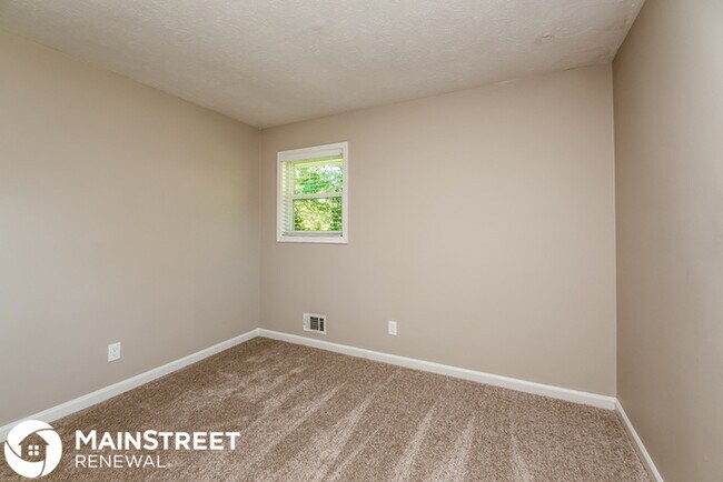 Building Photo - 204 Oxford Way