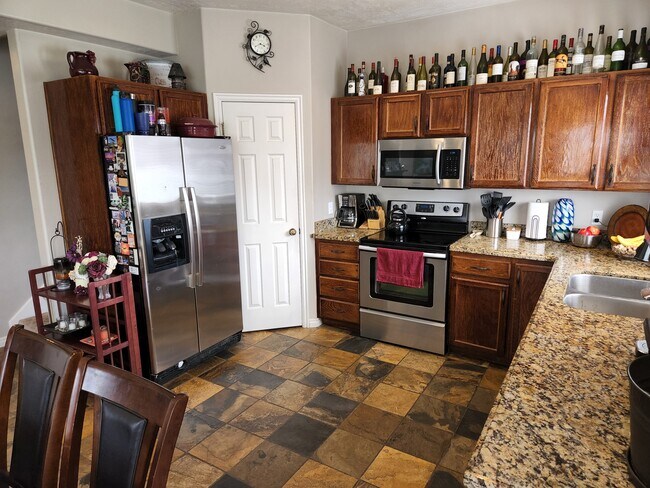 Kitchen - 710 E Sandy Point Dr