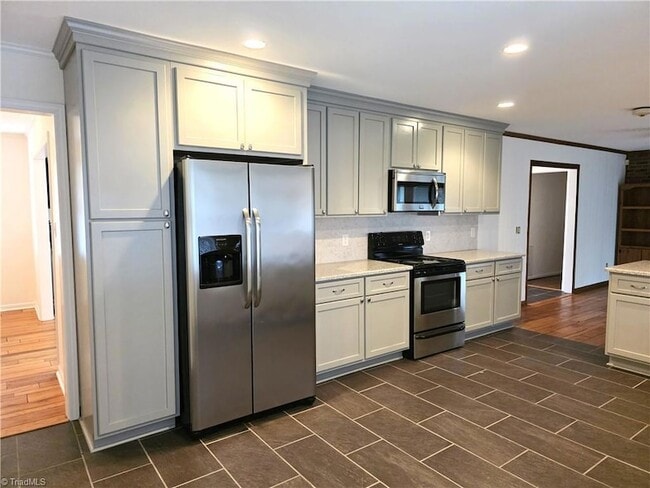 Building Photo - 1085 Brown Rd